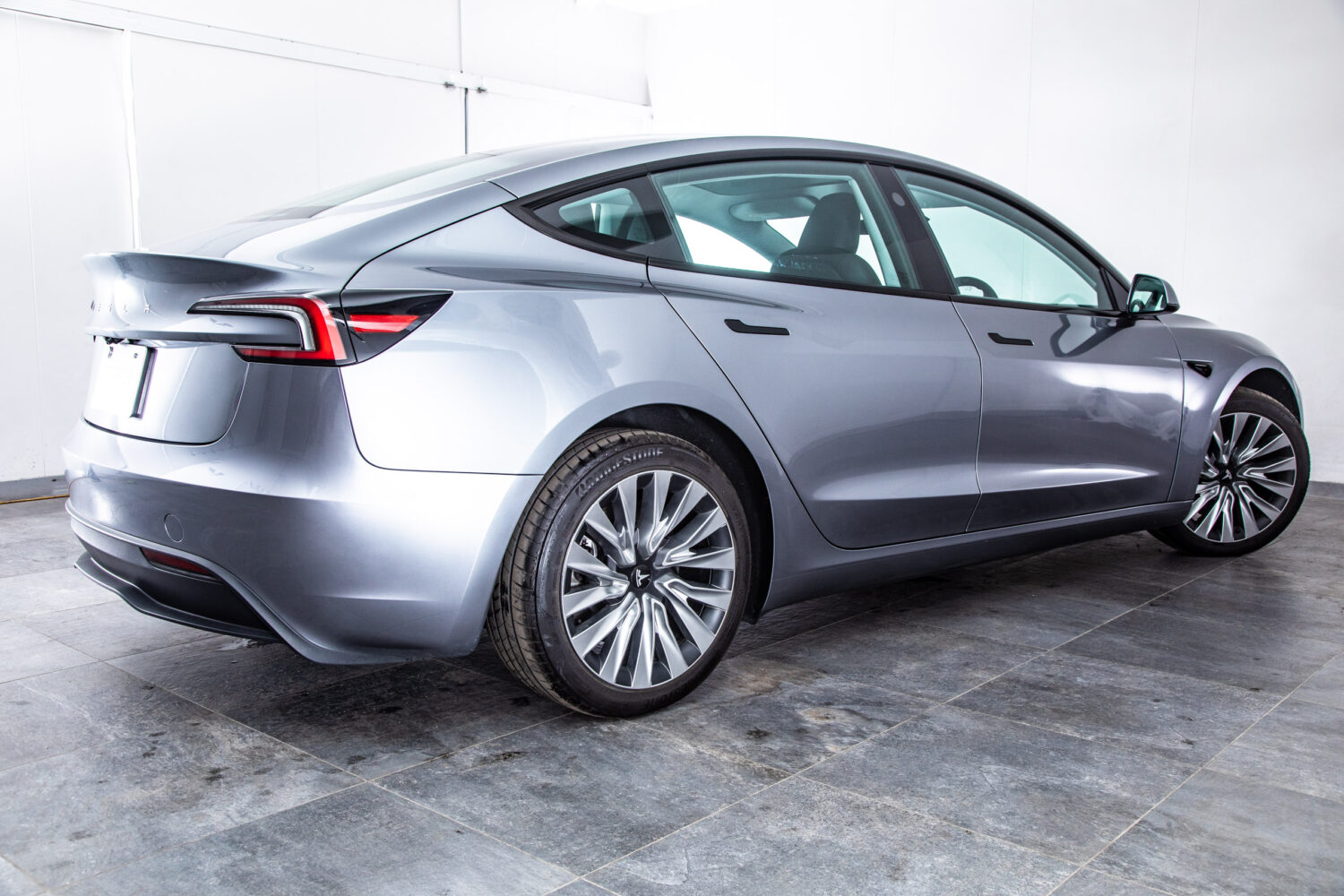 テスラ モデル3 RWD