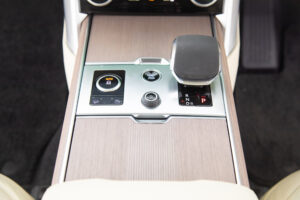 レンジローバー オートバイオグラフィー D300 スタンダードホイールベース 4WD