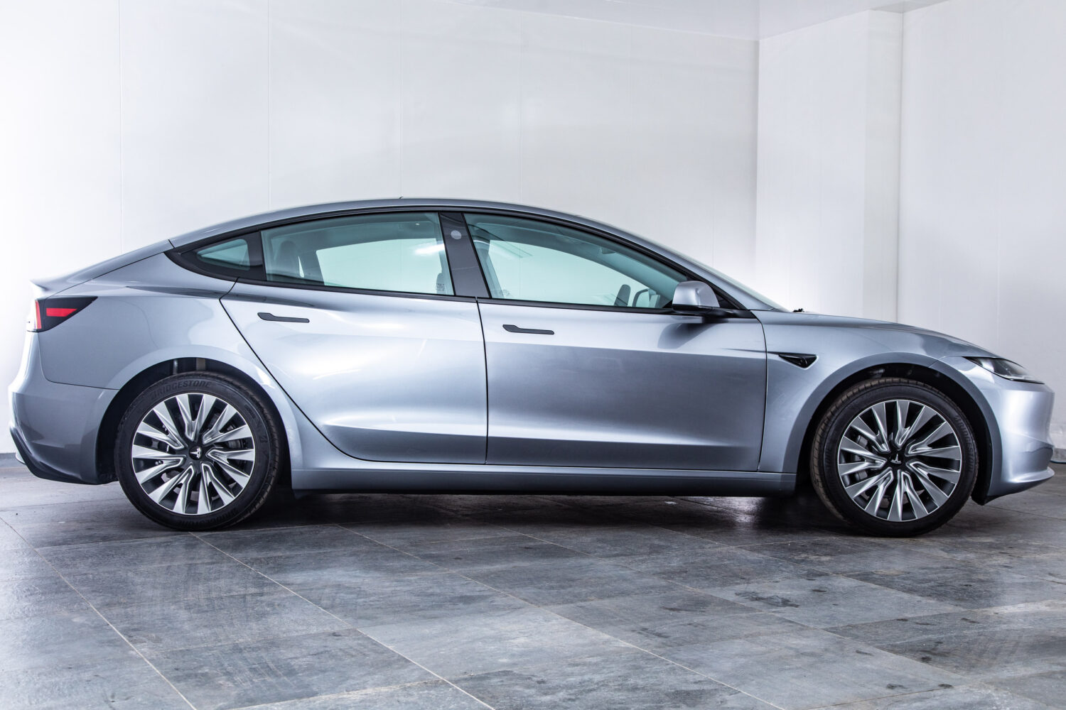 テスラ モデル3 RWD