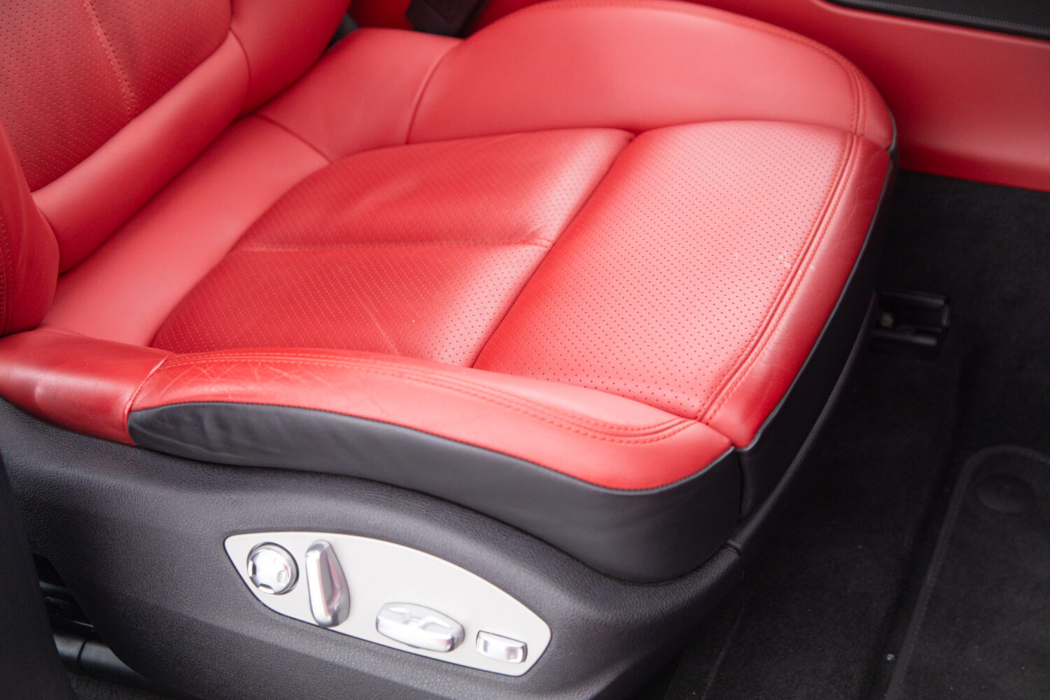 マカン S シュポルト エディション (パノラミック ルーフ システム装着車) PDK 4WD