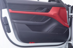 タイカン 4SパフォーマンスBattery+ 4シート4WD