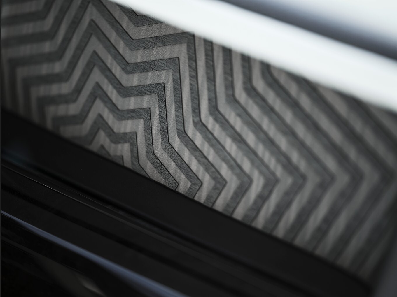 世界初のレーザー彫刻が施されたボンネット ロールス・ロイス・ファントム・アラベスク