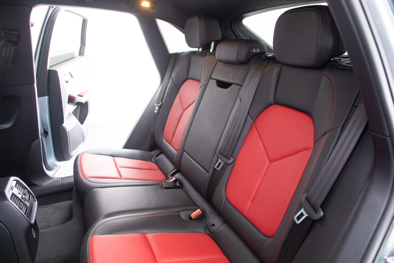 マカン S シュポルト エディション (パノラミック ルーフ システム装着車) PDK 4WD