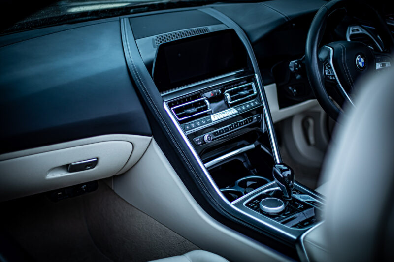 BMW・8シリーズカブリオレ（2021）見たことない組み合わせ