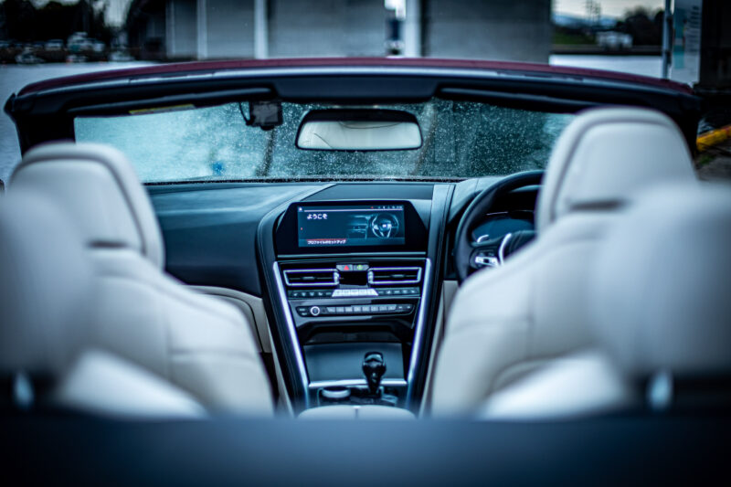 BMW・8シリーズカブリオレ（2021）見たことない組み合わせ