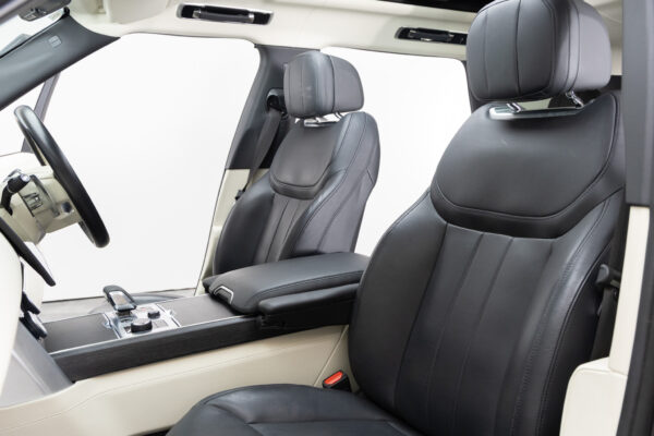 レンジローバー オートバイオグラフィ 4.4L P530 SWB 4WD