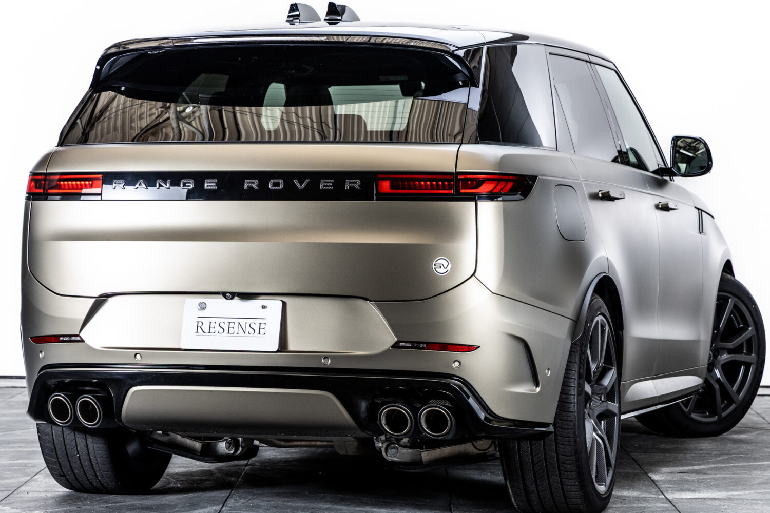 レンジローバースポーツ SV エディションONE 4.4L P635 4WD