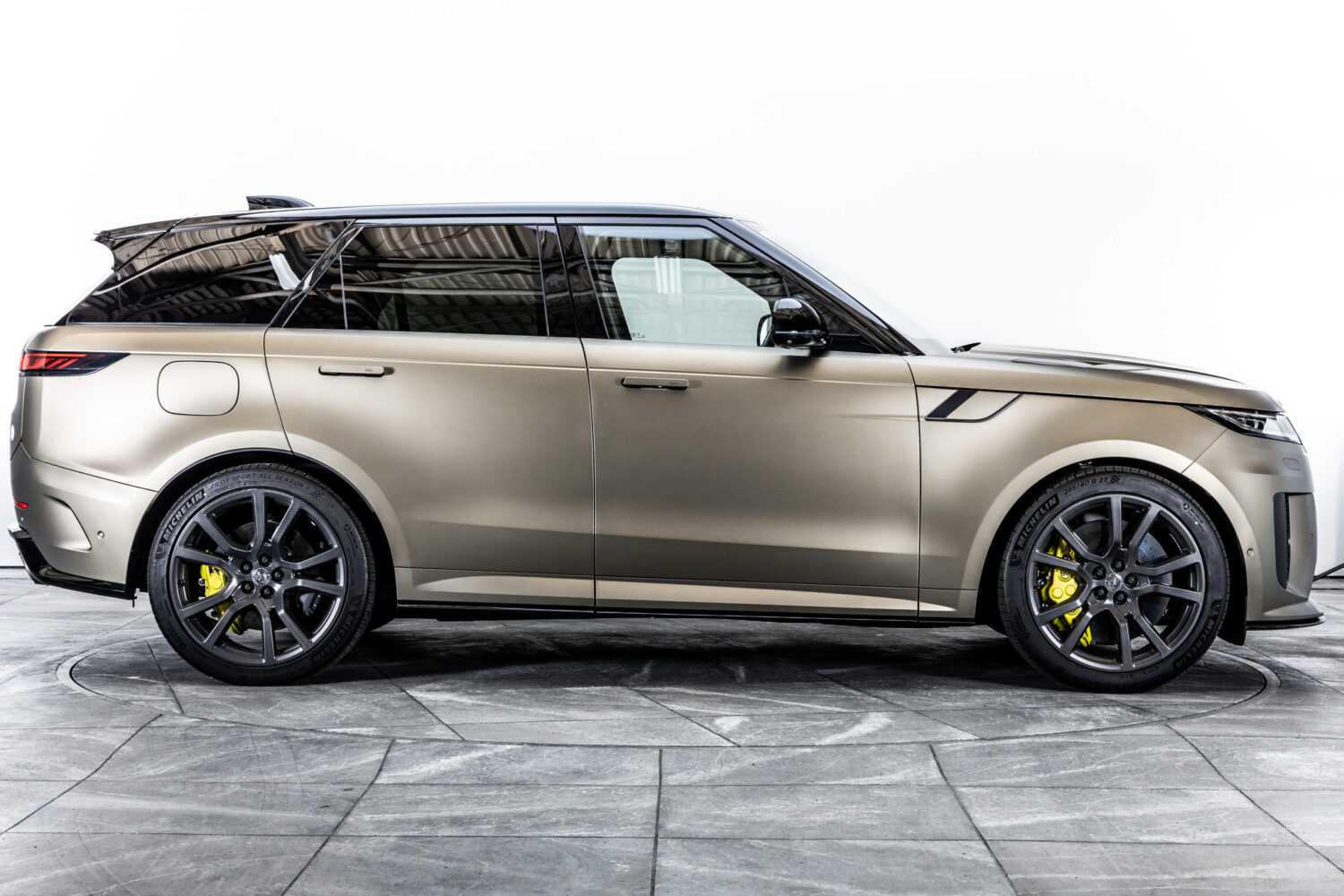 レンジローバースポーツ SV エディションONE 4.4L P635 4WD