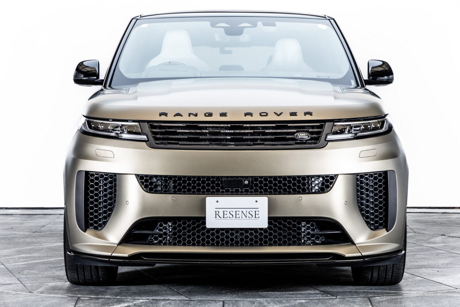 レンジローバースポーツ SV エディションONE 4.4L P635 4WD