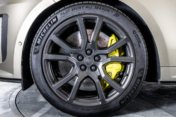 レンジローバースポーツ SV エディションONE 4.4L P635 4WD