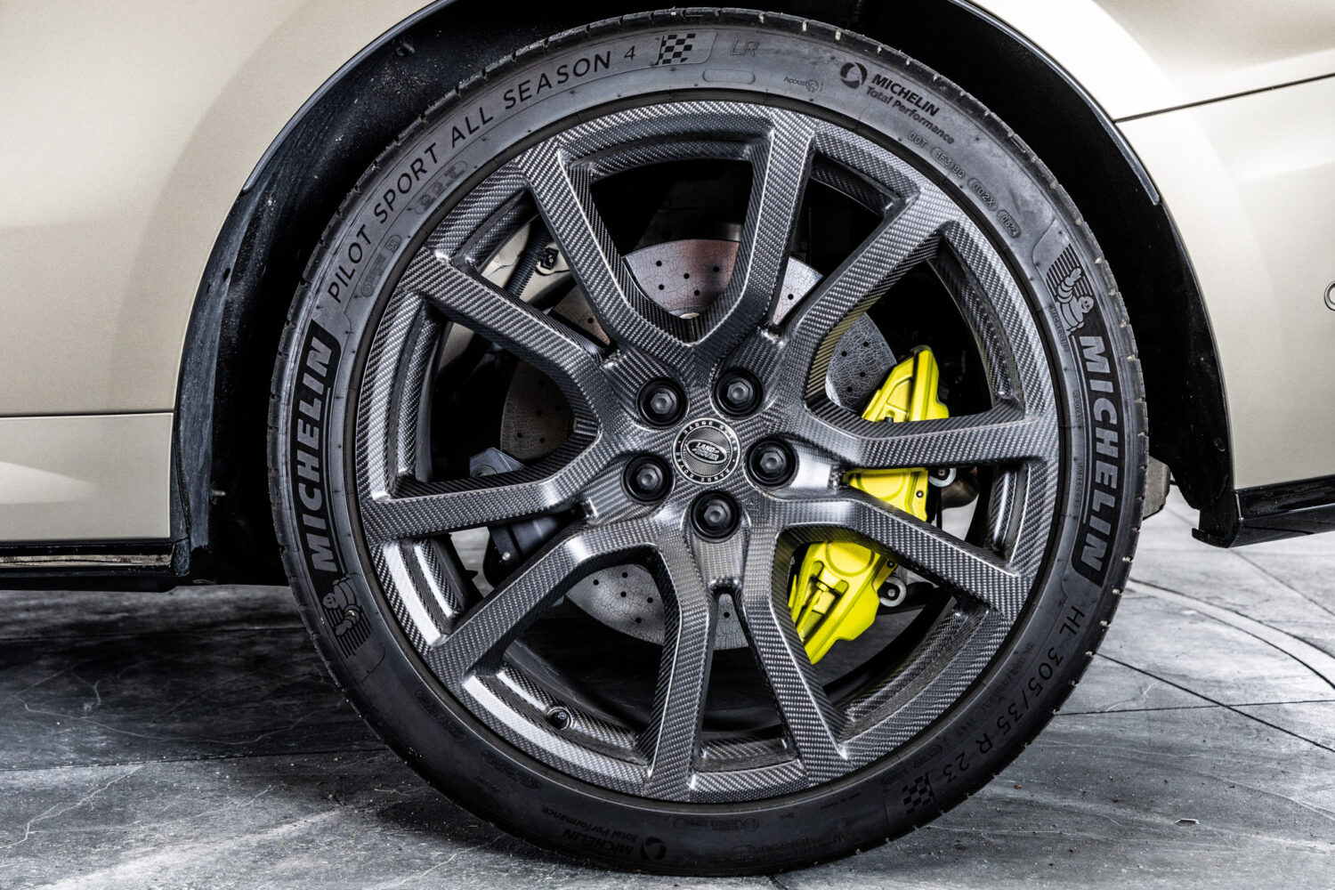 レンジローバースポーツ SV エディションONE 4.4L P635 4WD