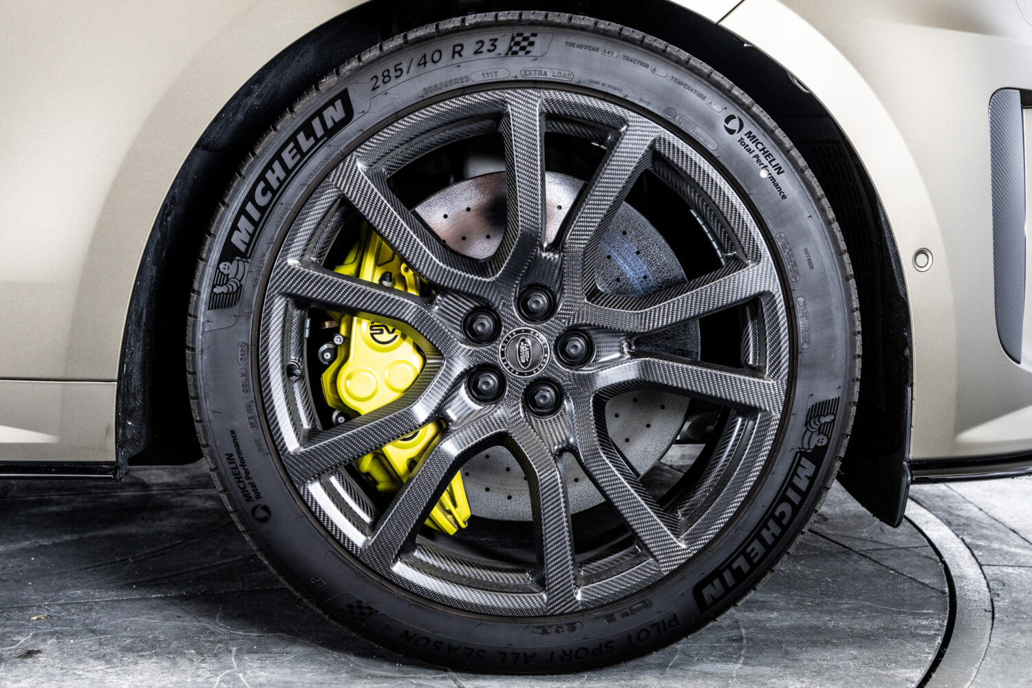 レンジローバースポーツ SV エディションONE 4.4L P635 4WD