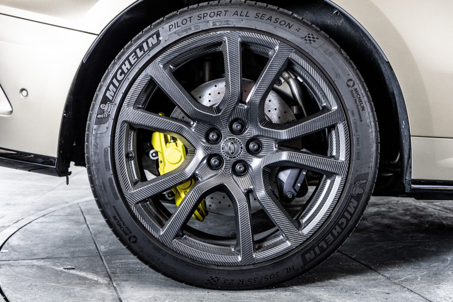 レンジローバースポーツ SV エディションONE 4.4L P635 4WD