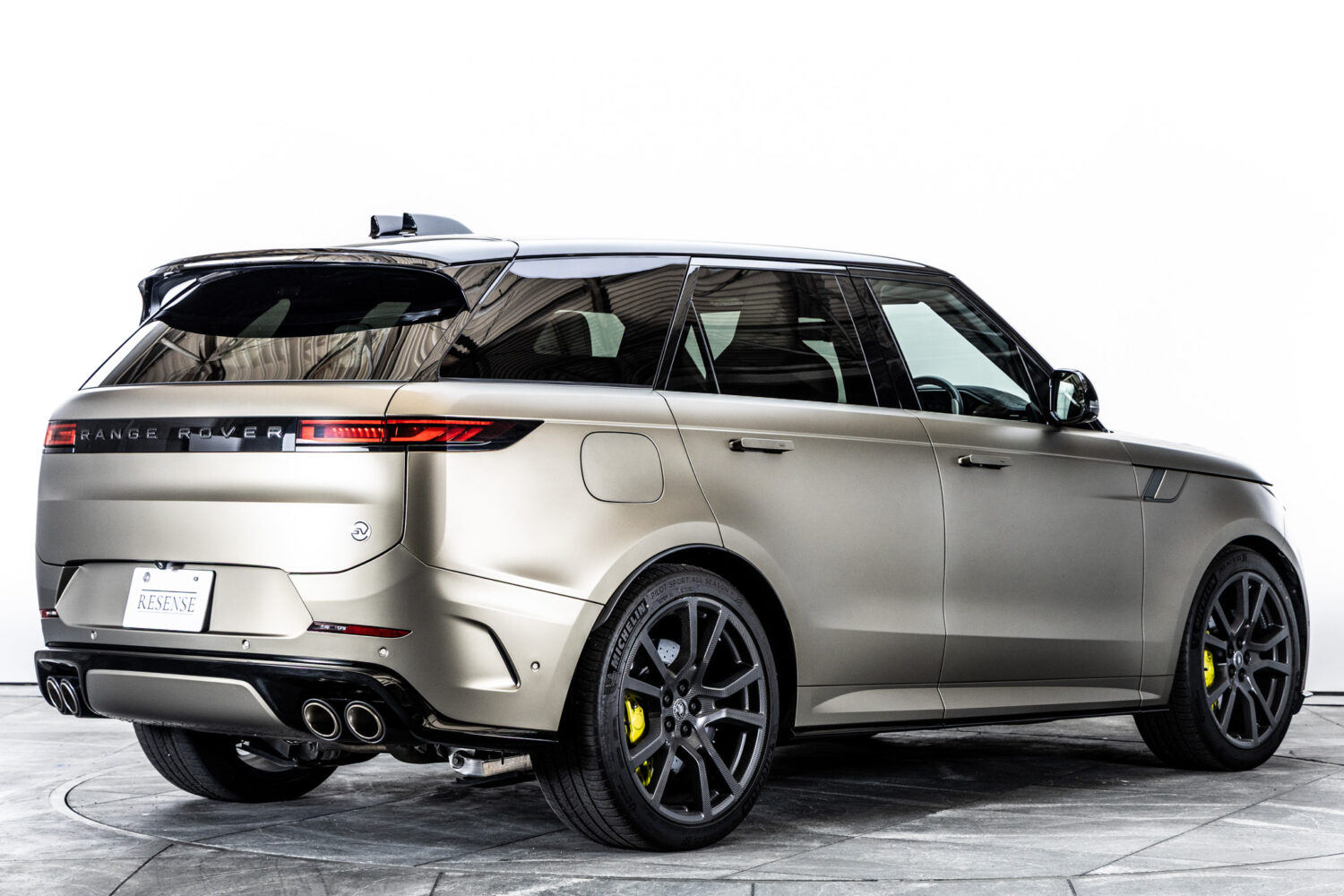 レンジローバースポーツ SV エディションONE 4.4L P635 4WD