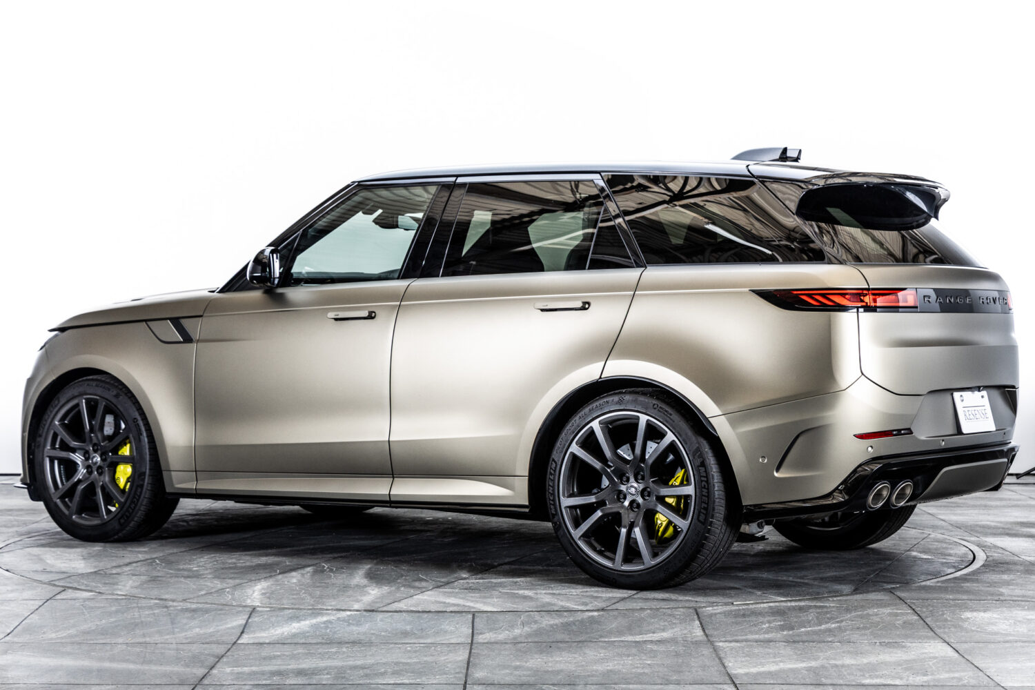 レンジローバースポーツ SV エディションONE 4.4L P635 4WD