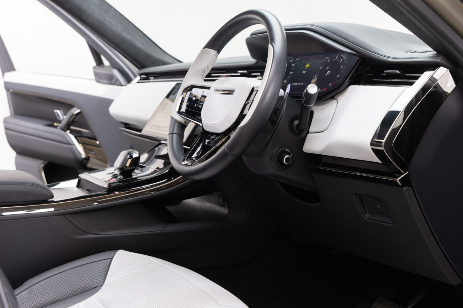 レンジローバースポーツ SV エディションONE 4.4L P635 4WD