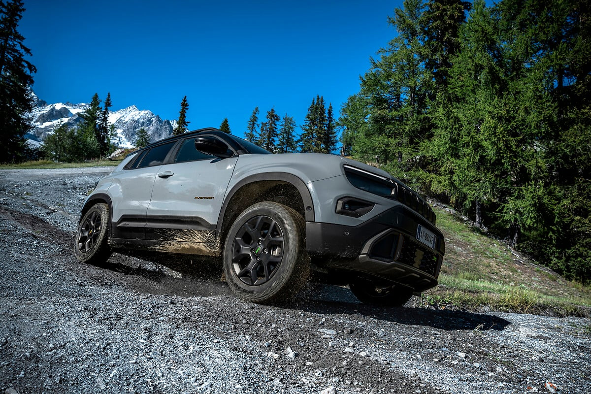 ローンチエディションも同時発売　ジープ・アヴェンジャー 4xe ハイブリッド登場