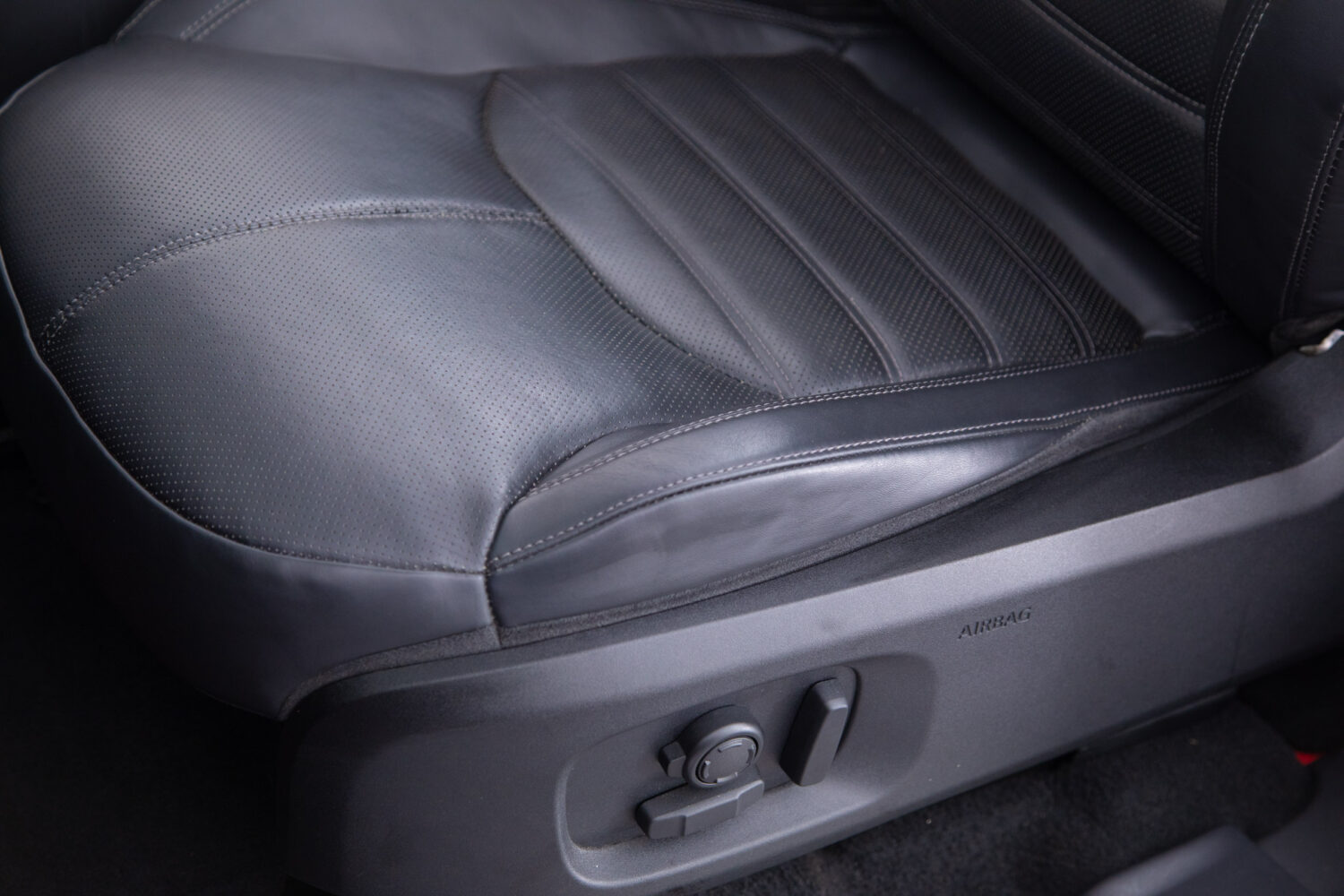 レンジローバーイヴォーク HSE ダイナミック 4WD