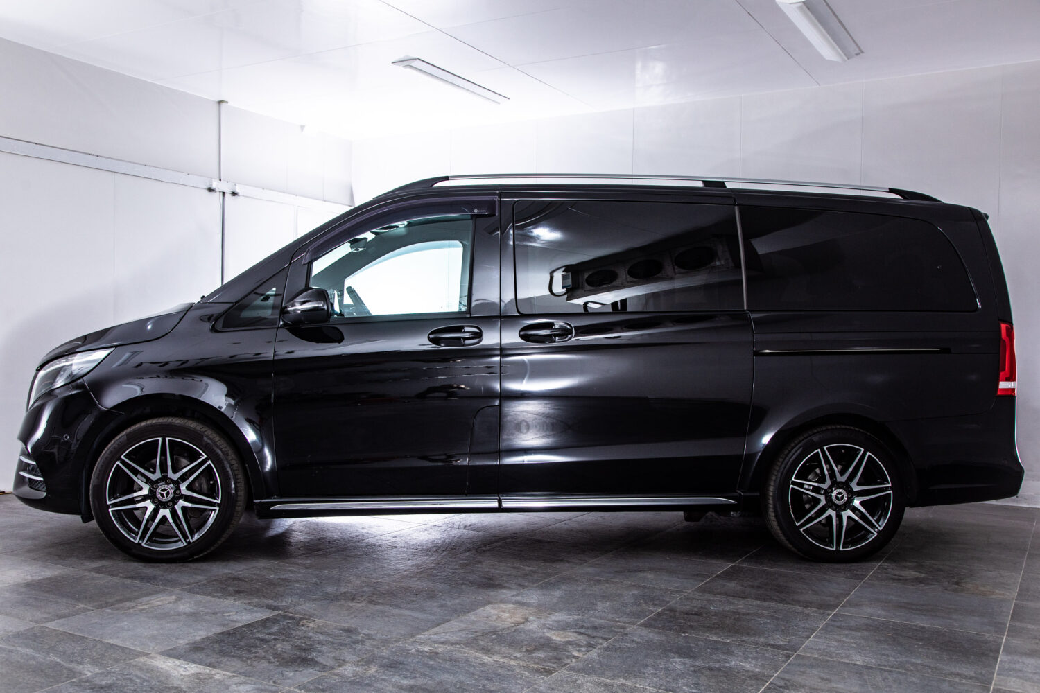 Vクラス V220 d エクスクルーシブ ロング プラチナスイート ディーゼルターボ