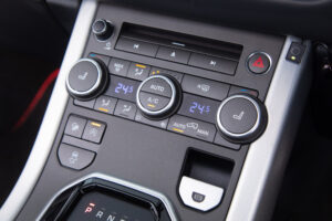 レンジローバーイヴォーク HSE ダイナミック 4WD