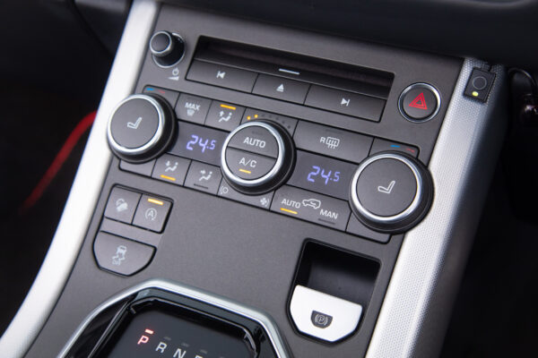 レンジローバーイヴォーク HSE ダイナミック 4WD