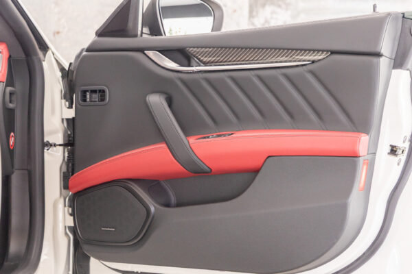 ギブリ トロフェオ　左H