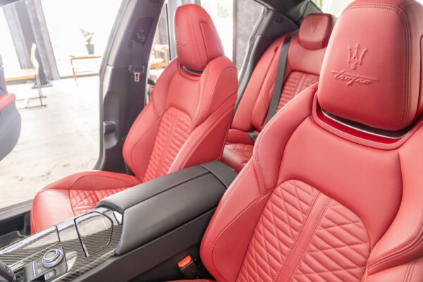 ギブリ トロフェオ　左H