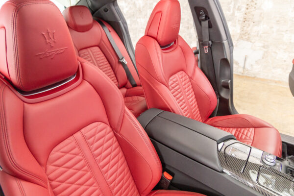 ギブリ トロフェオ　左H