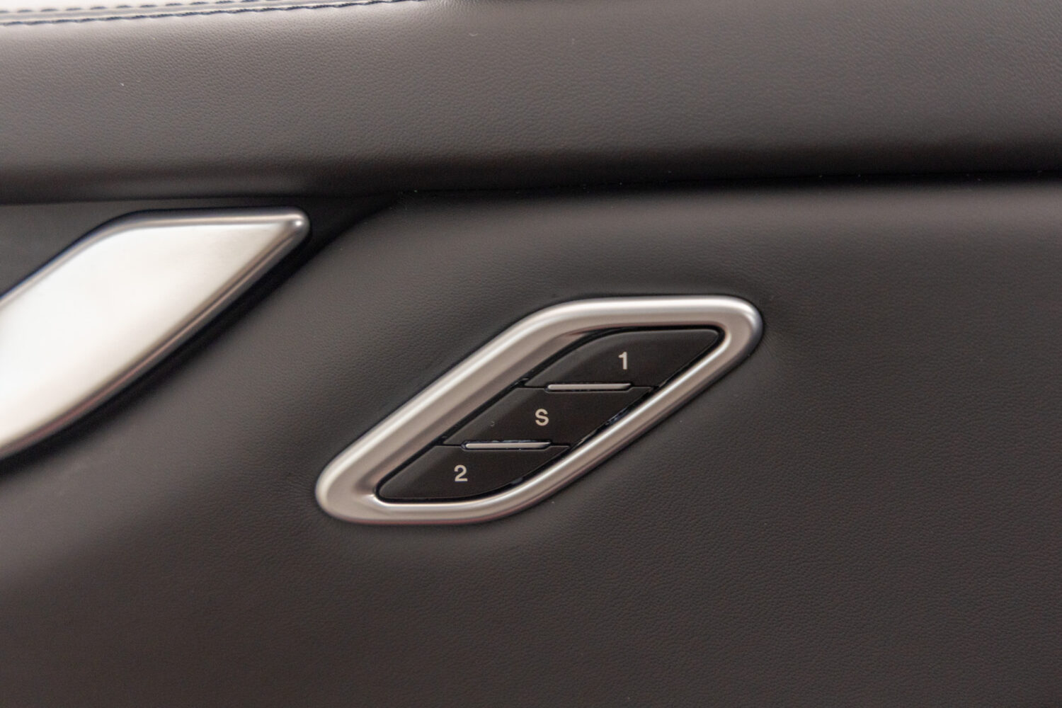 ギブリ トロフェオ　左H