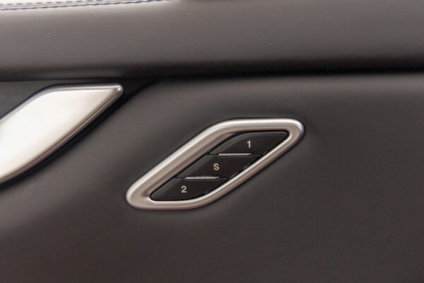 ギブリ トロフェオ　左H