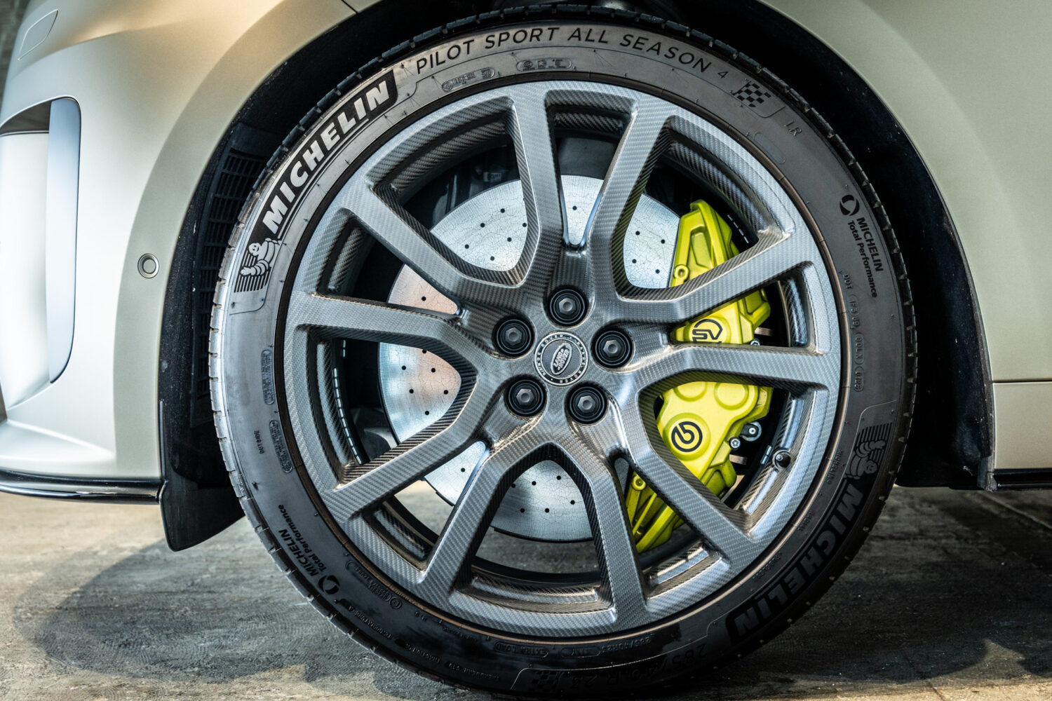 レンジローバースポーツ SV エディションONE 4.4L P635 4WD