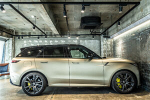 レンジローバースポーツ SV エディションONE 4.4L P635 4WD