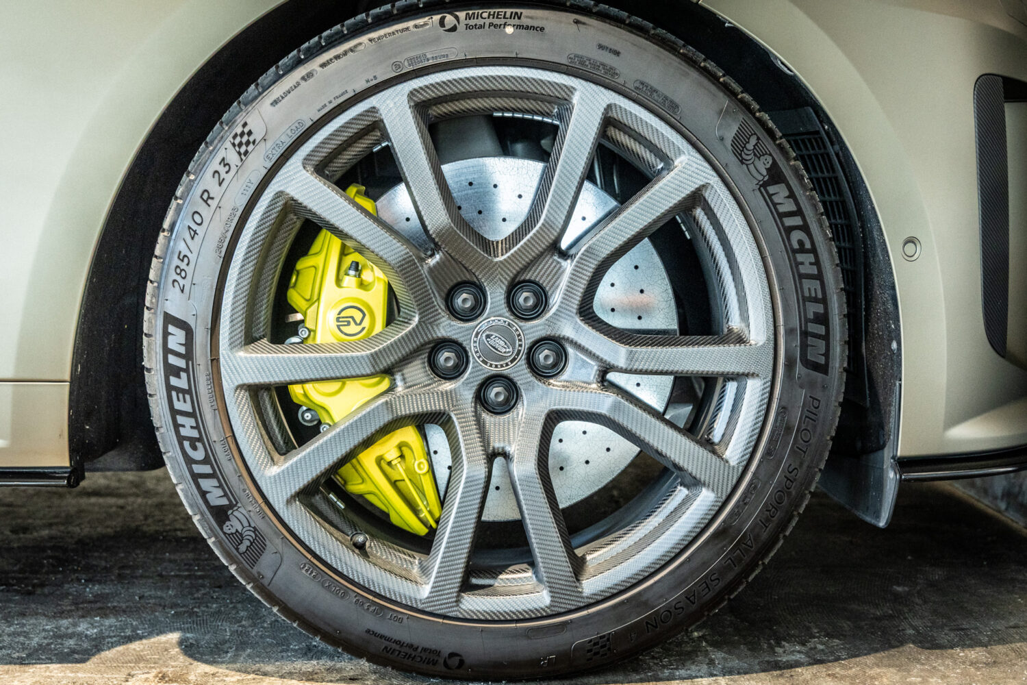 レンジローバースポーツ SV エディションONE 4.4L P635 4WD