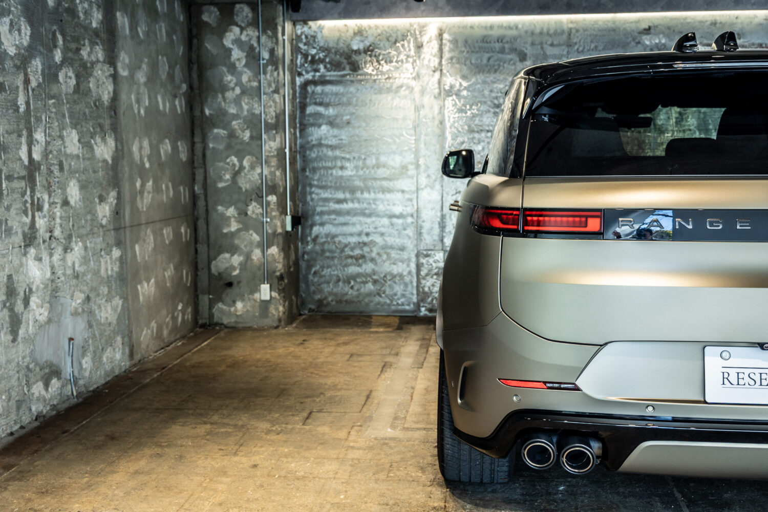 レンジローバースポーツ SV エディションONE 4.4L P635 4WD