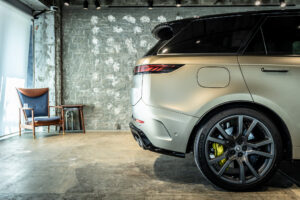 レンジローバースポーツ SV エディションONE 4.4L P635 4WD