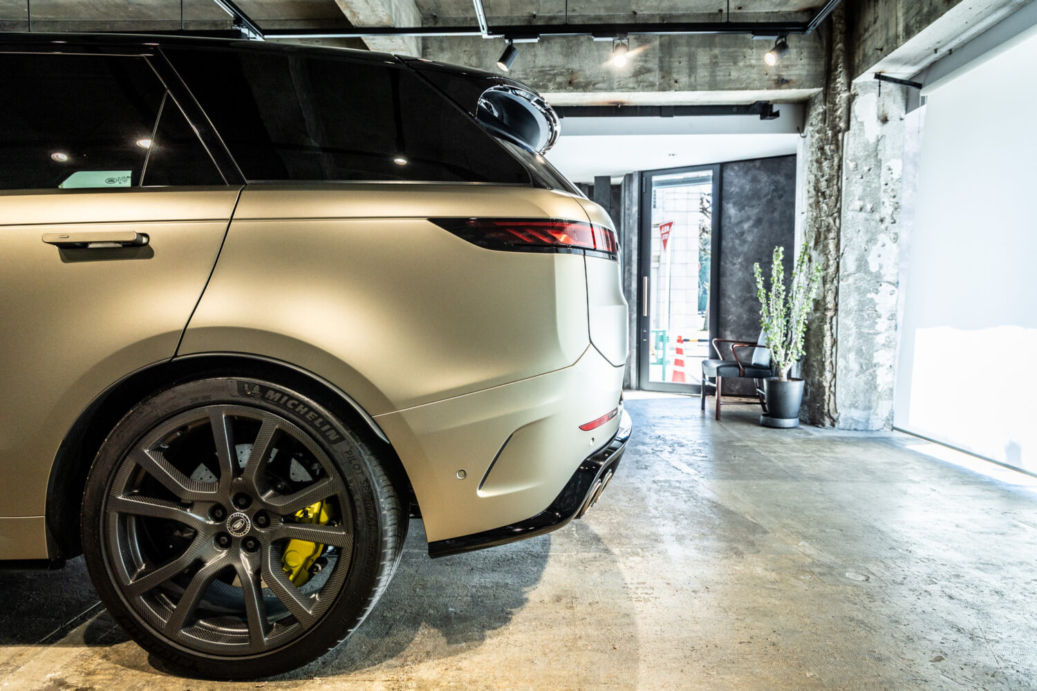 レンジローバースポーツ SV エディションONE 4.4L P635 4WD