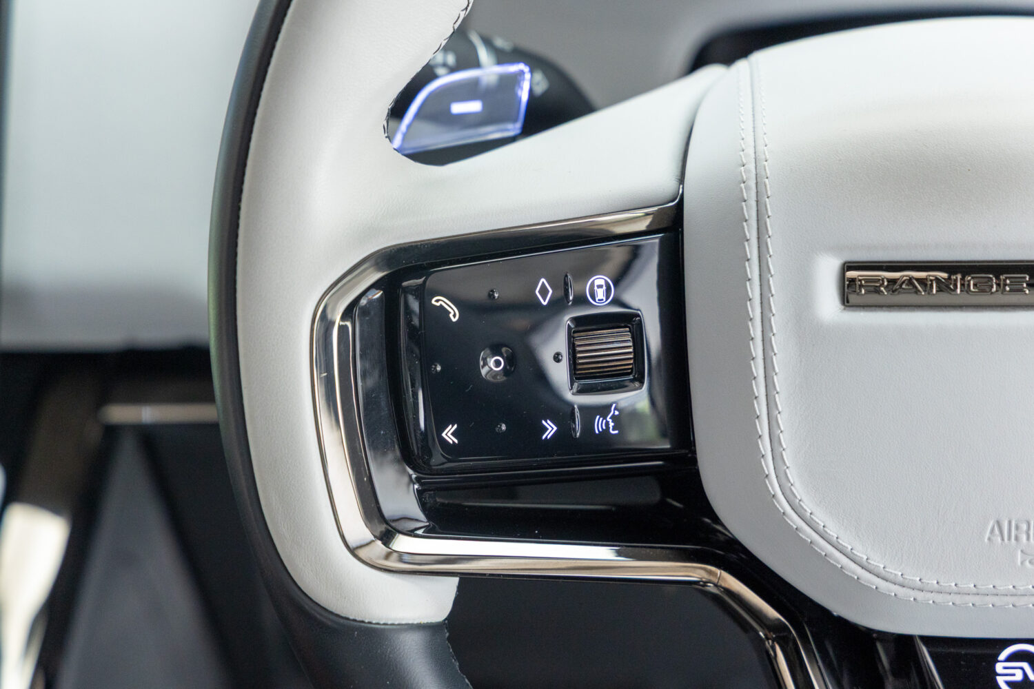 レンジローバースポーツ SV エディションONE 4.4L P635 4WD