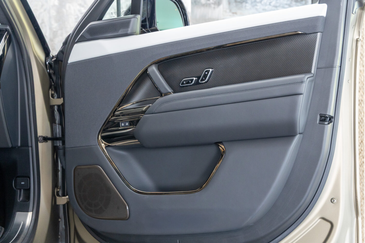 レンジローバースポーツ SV エディションONE 4.4L P635 4WD