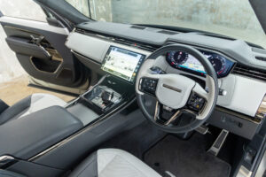 レンジローバースポーツ SV エディションONE 4.4L P635 4WD