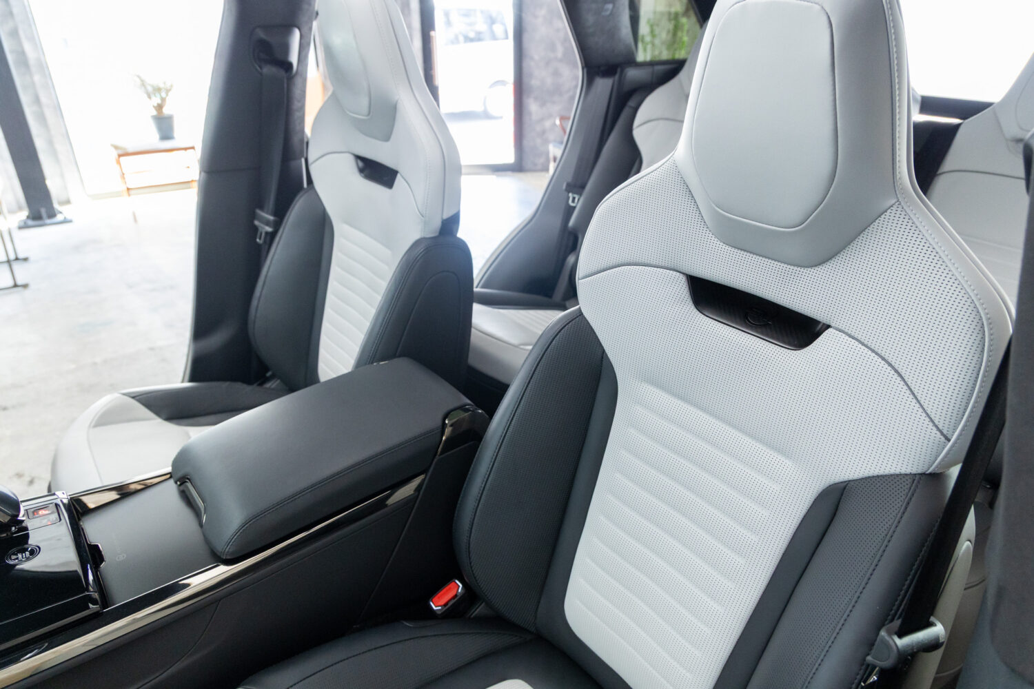 レンジローバースポーツ SV エディションONE 4.4L P635 4WD