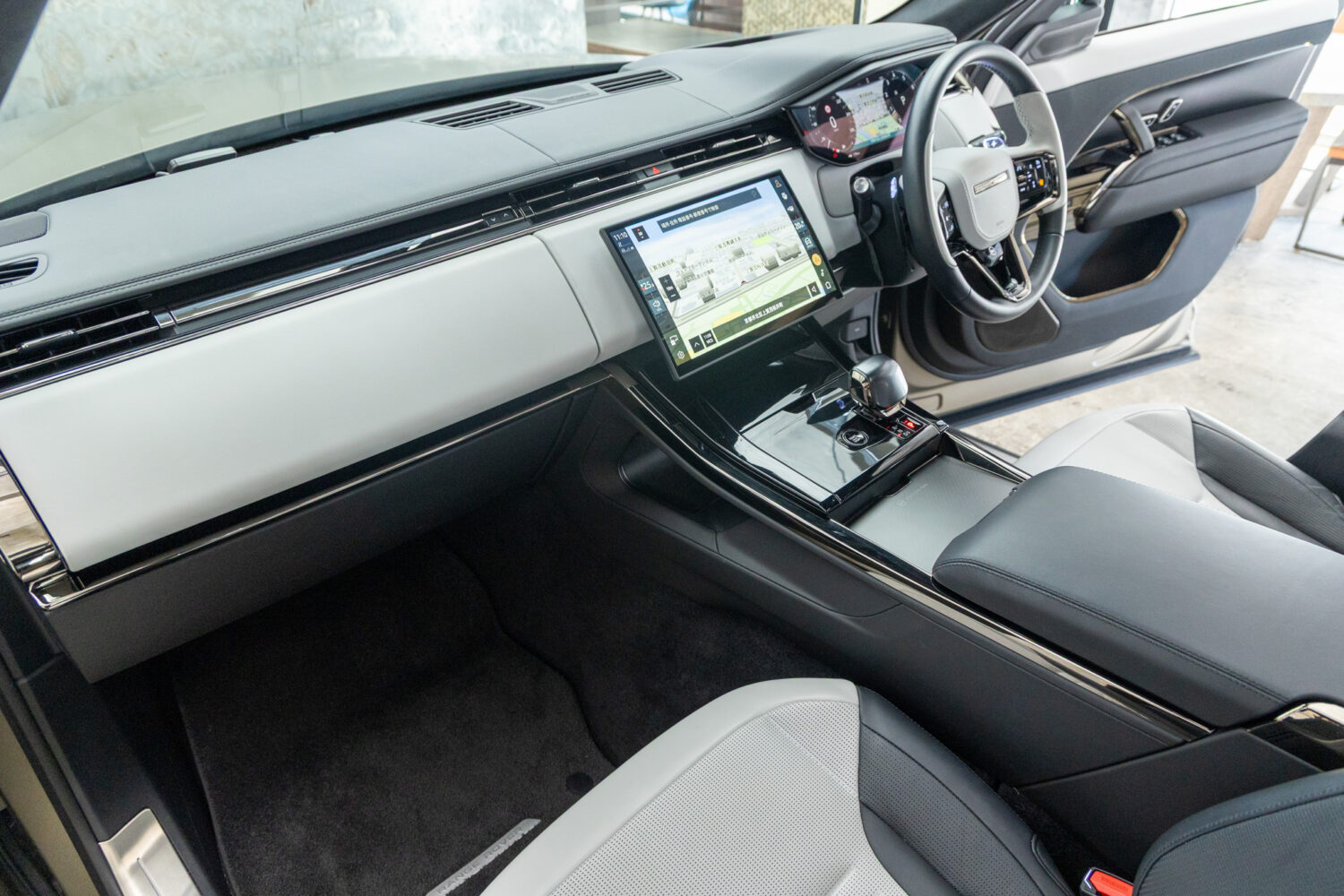 レンジローバースポーツ SV エディションONE 4.4L P635 4WD