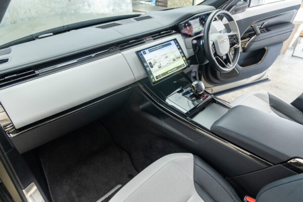 レンジローバースポーツ SV エディションONE 4.4L P635 4WD