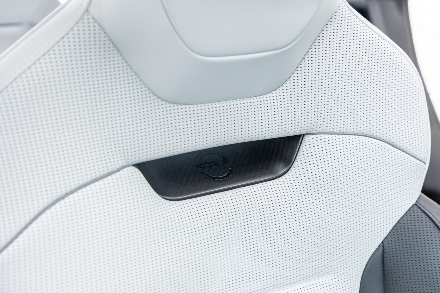 レンジローバースポーツ SV エディションONE 4.4L P635 4WD