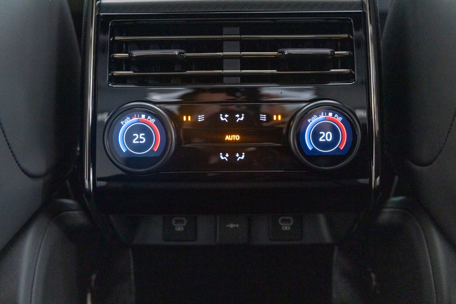 レンジローバースポーツ SV エディションONE 4.4L P635 4WD