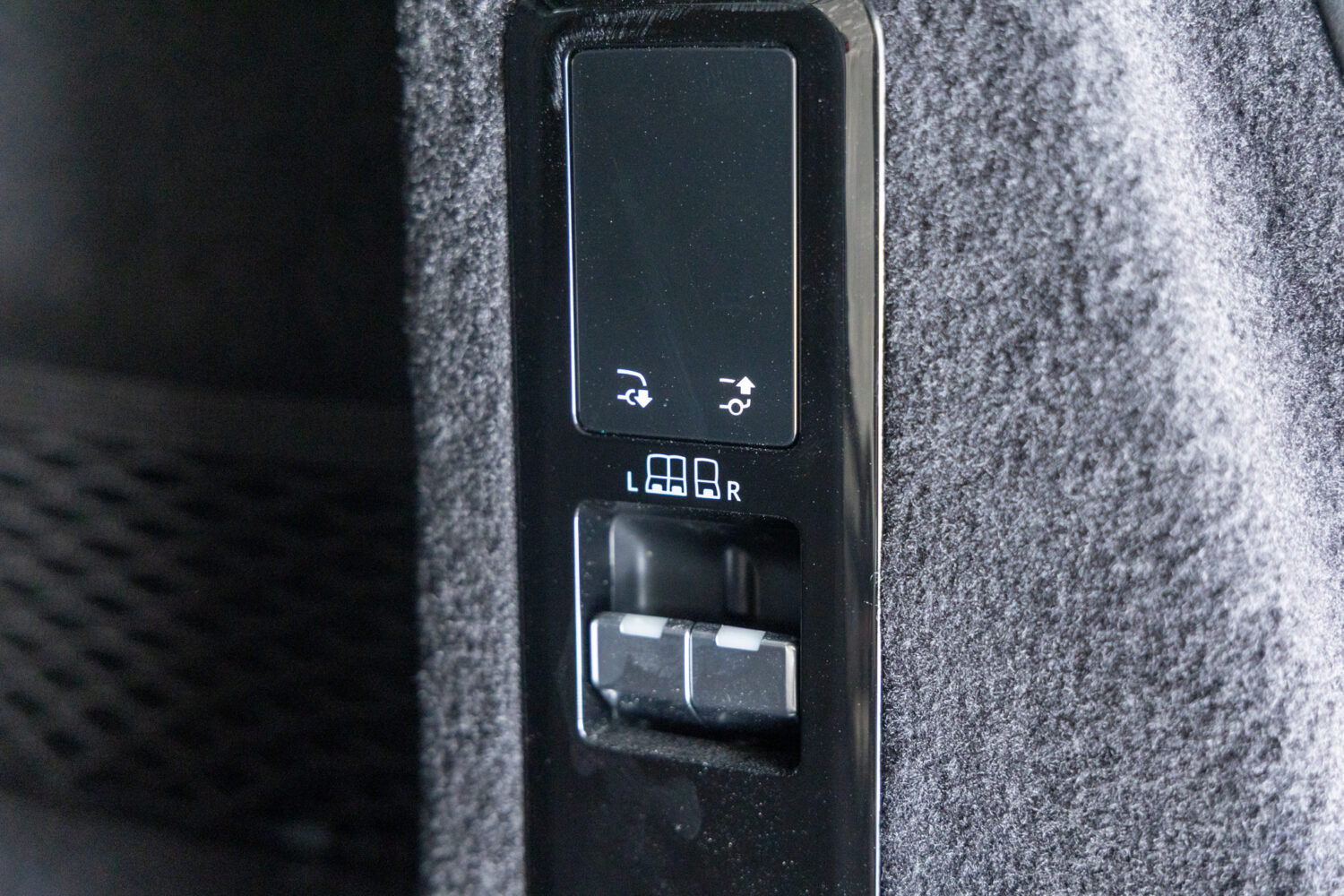 レンジローバースポーツ SV エディションONE 4.4L P635 4WD