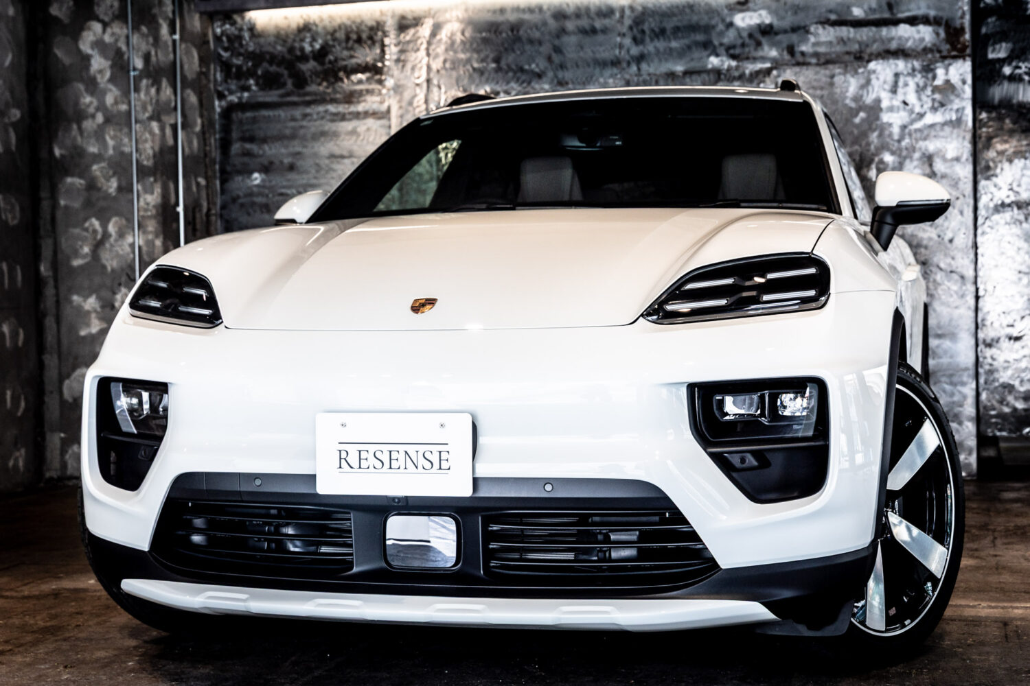 マカンエレクトリック ベースモデル