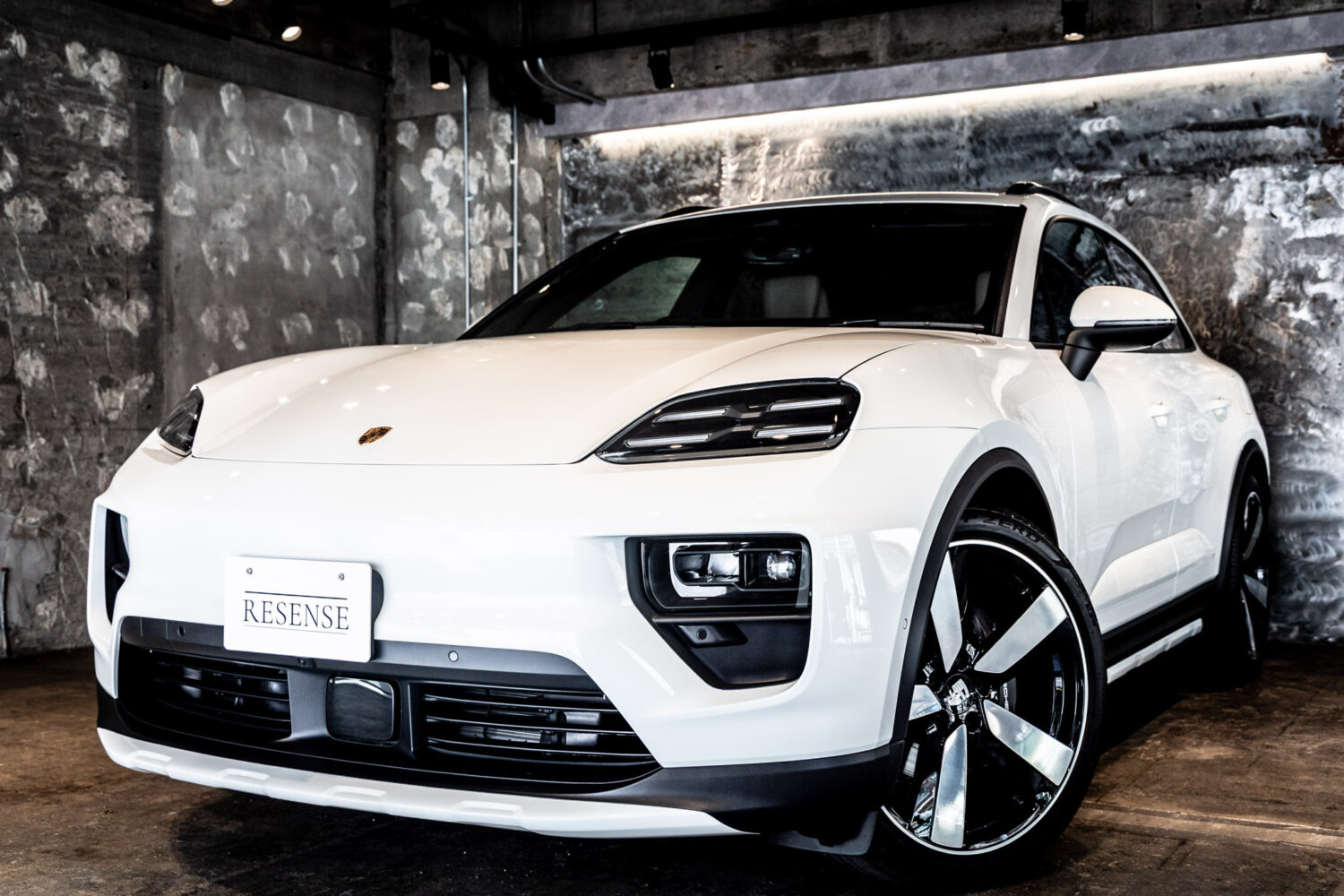 マカンエレクトリック ベースモデル