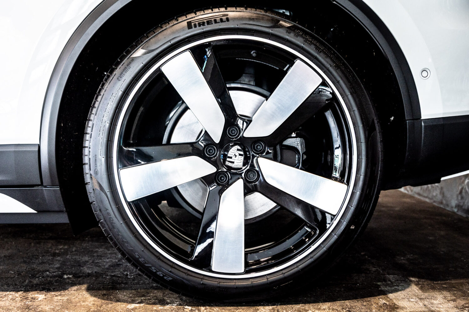 マカンエレクトリック ベースモデル