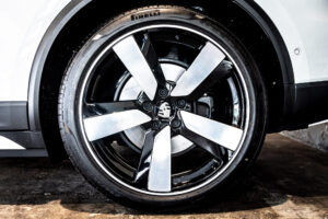 マカンエレクトリック ベースモデル