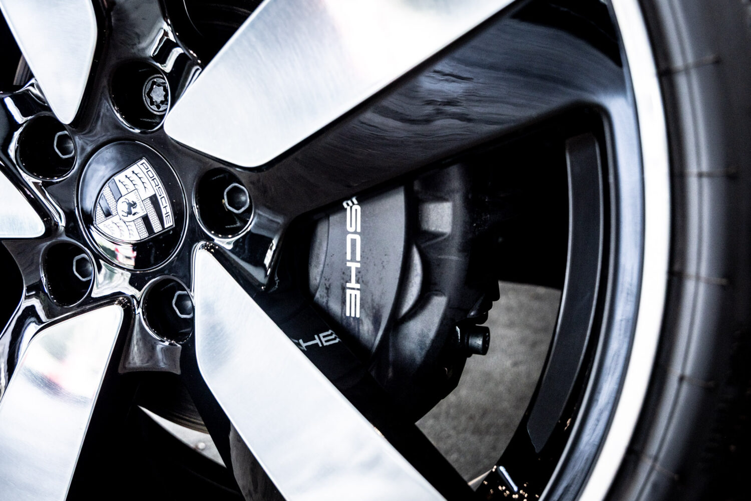 マカンエレクトリック ベースモデル